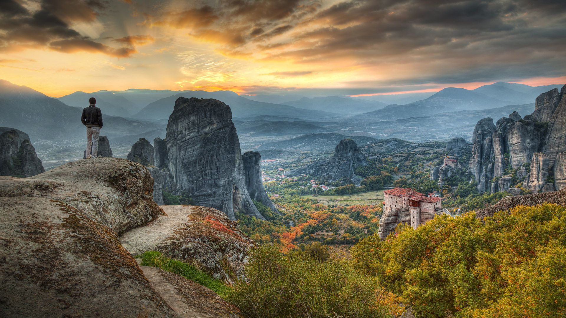 Exploring the hiking paths of Meteora