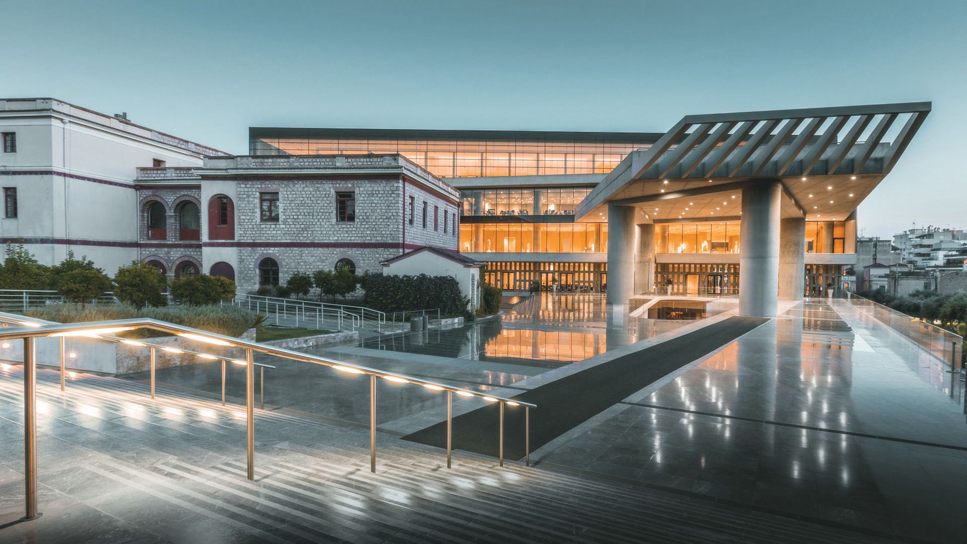 Discover the wonder of the Acropolis museum